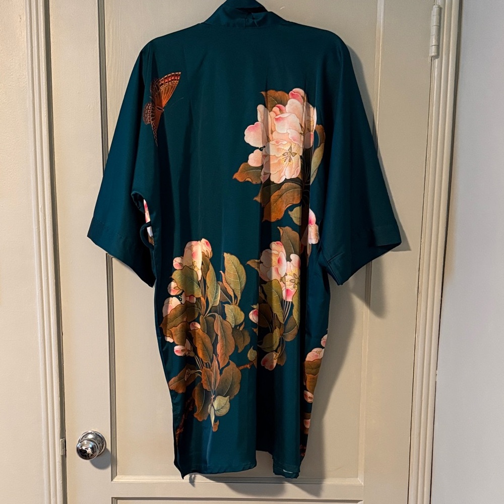 Floral Kimono with Butterfly Design - Picture 4 of 4